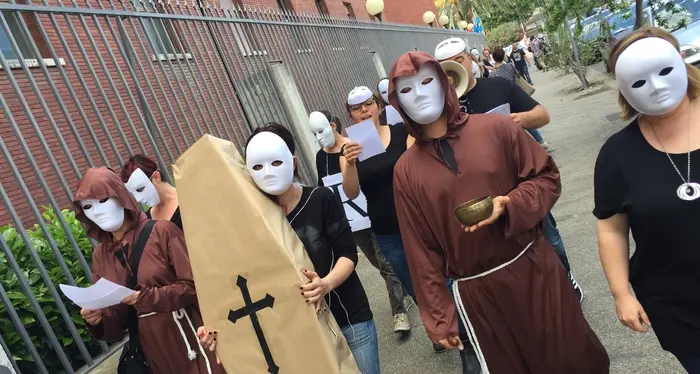 I funerali della ricerca Flash mob dei precari Cnr