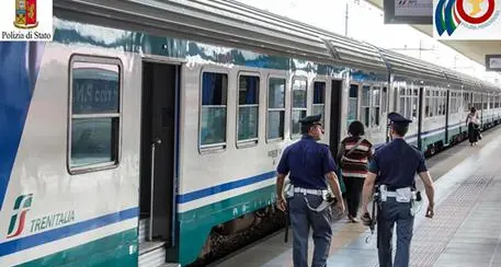 Coppia sale in treno e dimentica figli