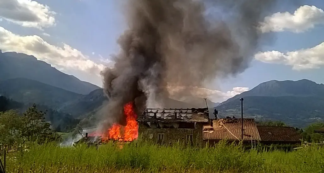 La solidarietà dopo l'incendio: raccolta fondi per le Lochere