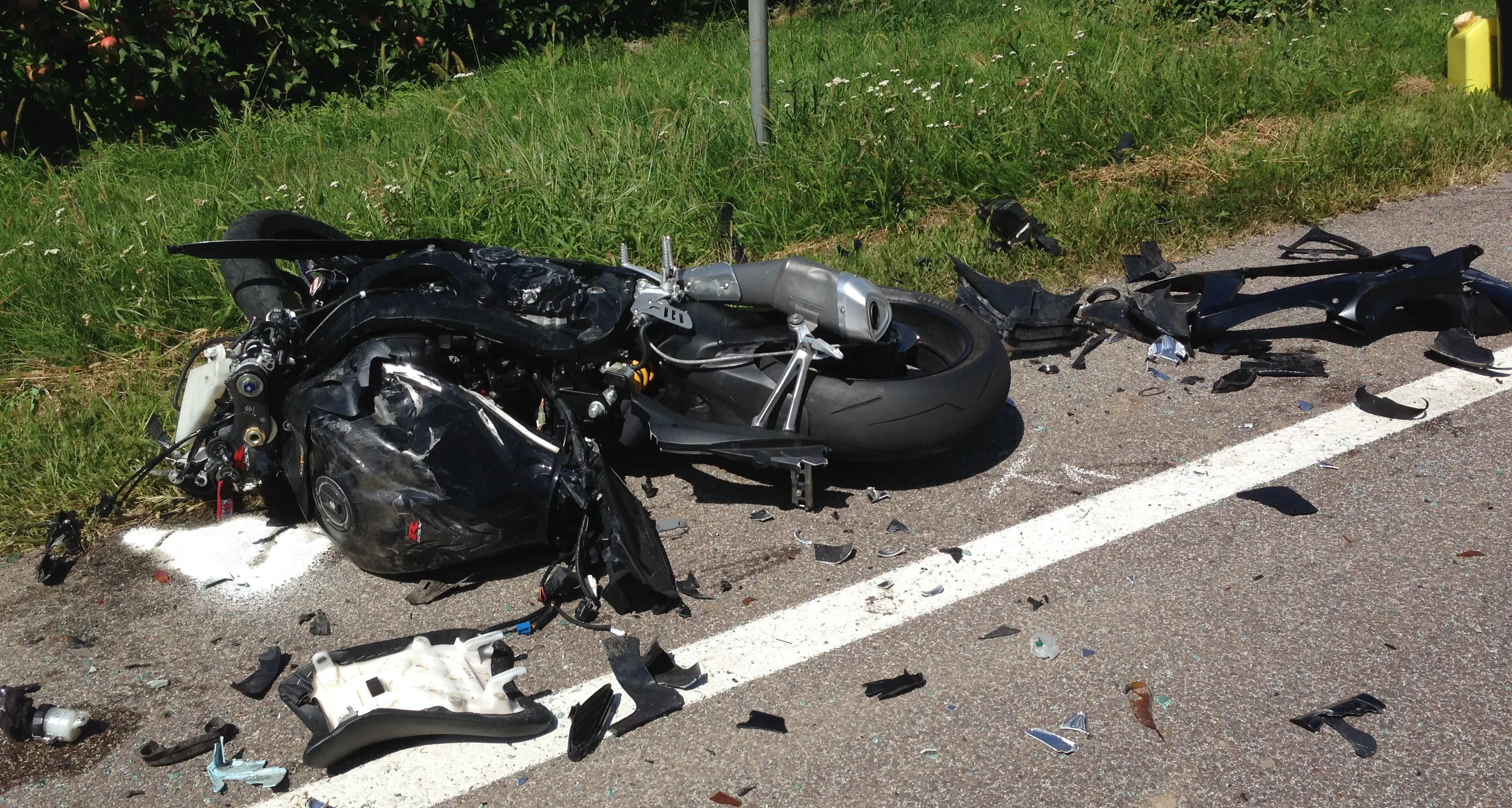 Scontro tra auto e moto Muore un motociclista