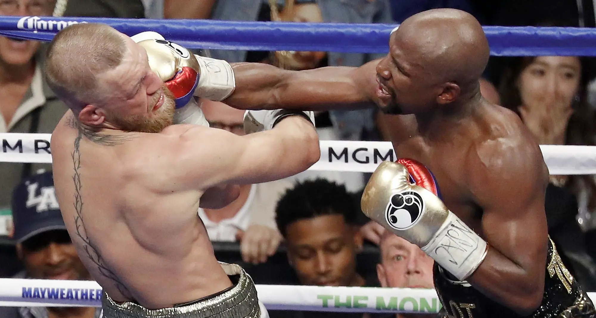 Ko tecnico al decimo round: vittoria per Floyd Mayweather