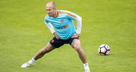 Robben: \"Sto pensando al ritiro\"