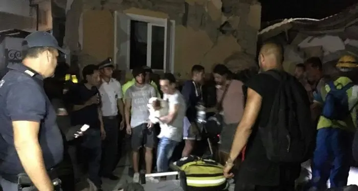 Terremoto a Ischia: magnitudo 3.6 Crolli di case: dispersi e feriti