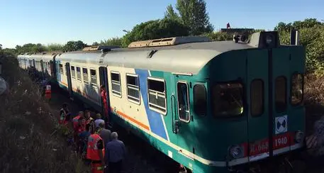 Scontro tra treni in provincia di Lecce