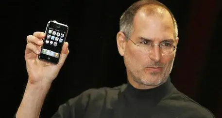 L'iPhone? E' nato perché Jobs odiava un dipendente Microsoft
