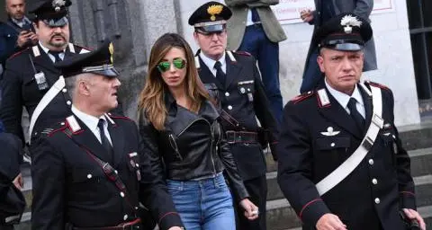 Carabinieri per Belen Codacons: «Chi paga?»