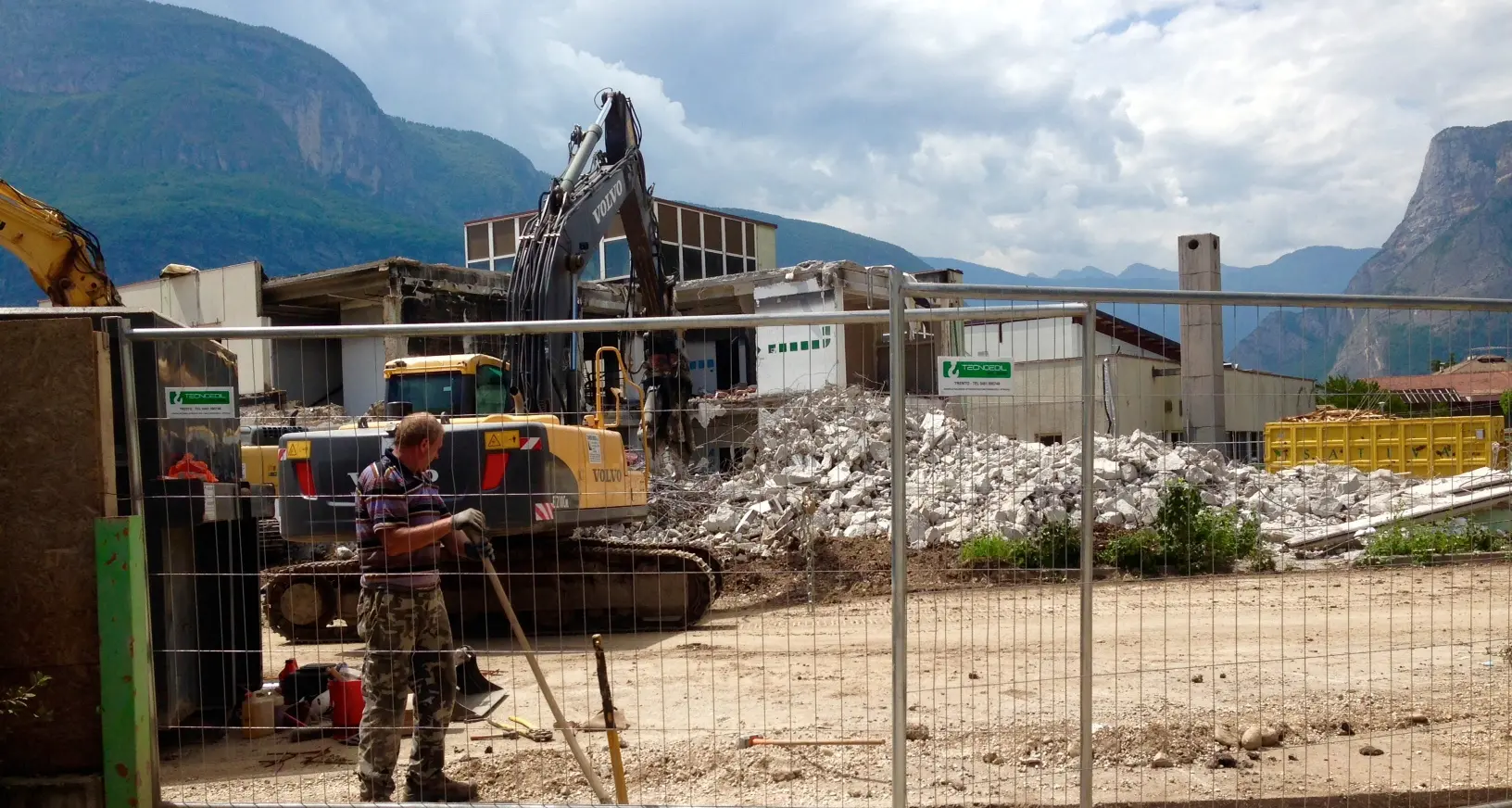 Mezzocorona, abbattuta la vecchia scuola