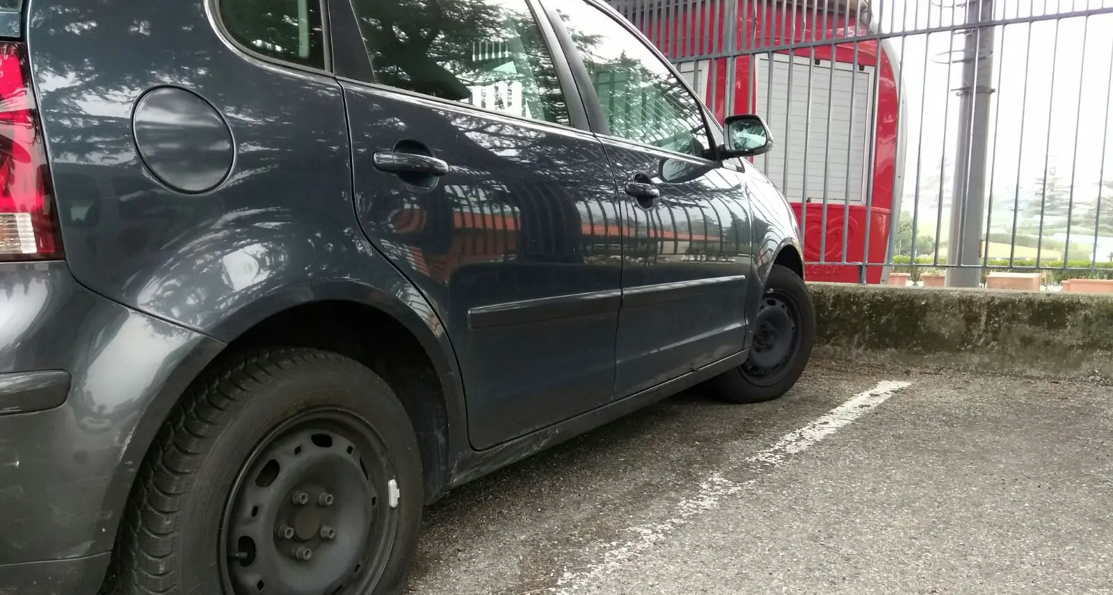 Vandalismi davanti agli asili Scatta l'allarme a Rovereto