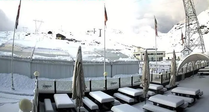 Meteo, la neve di giugno Allo Stelvio 20 centimetri