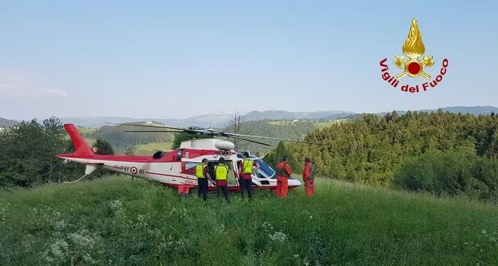 Precipita in un burrone e muore