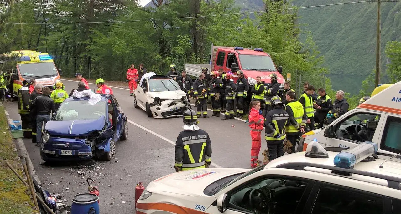 Scontro frontale sulla Statale Due trentini in rianimazione