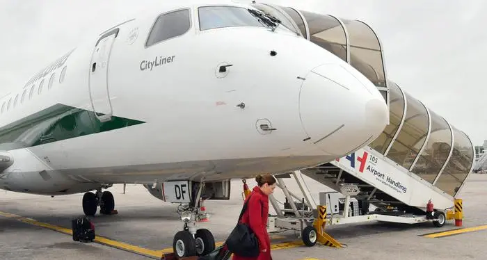 Domenica di scioperi disagi nel traffico aereo