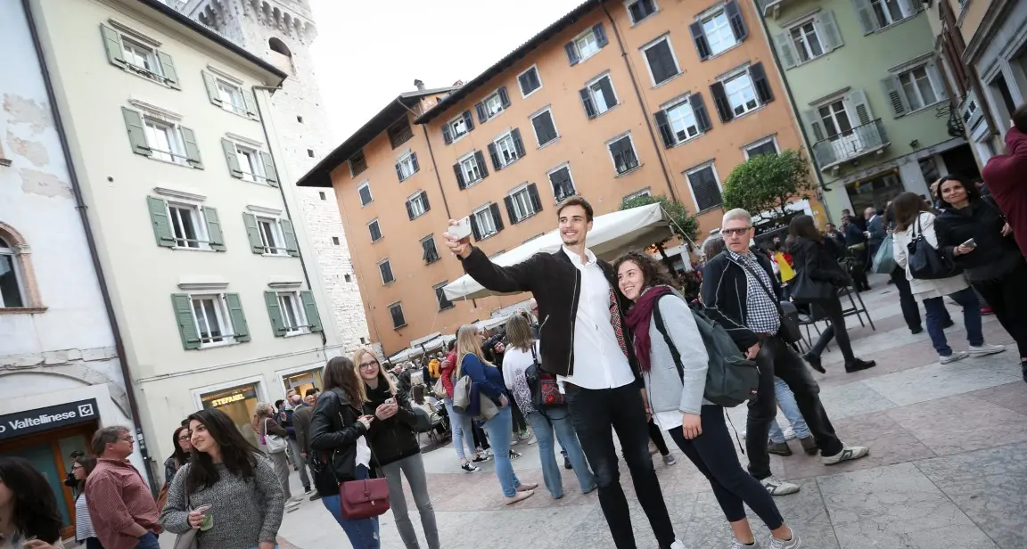 Brindisi, selfie e autografi in piazza Pasi Tanta gente per la Trentino Volley