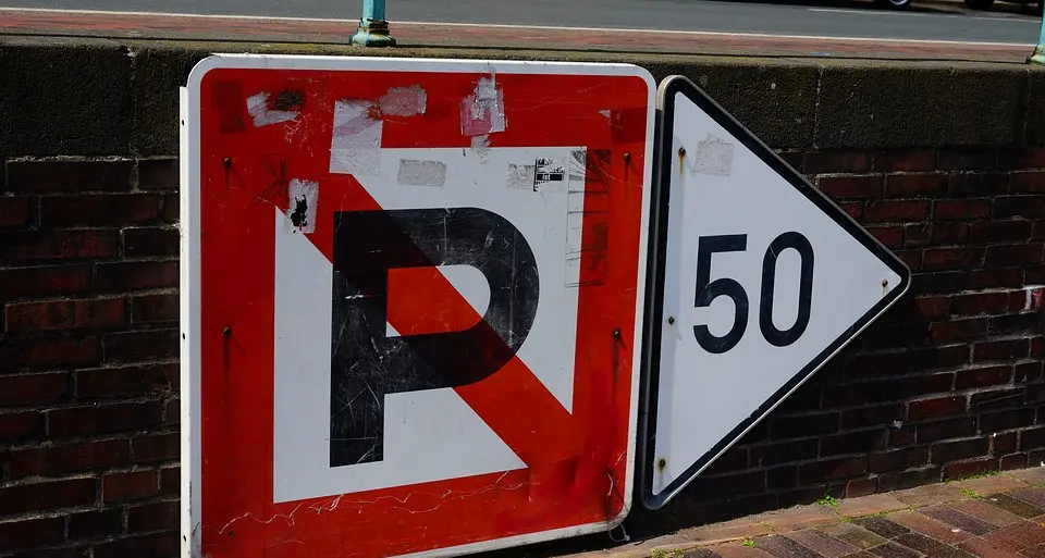 Lite per il parcheggio Giovane investito