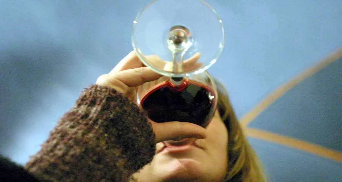 Alcol, gioco e cibo: le nuove fragilità si combattono insieme
