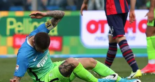 Figuraccia Inter: sconfitta a Crotone Dilaga il Milan, Roma vincente a Bologna