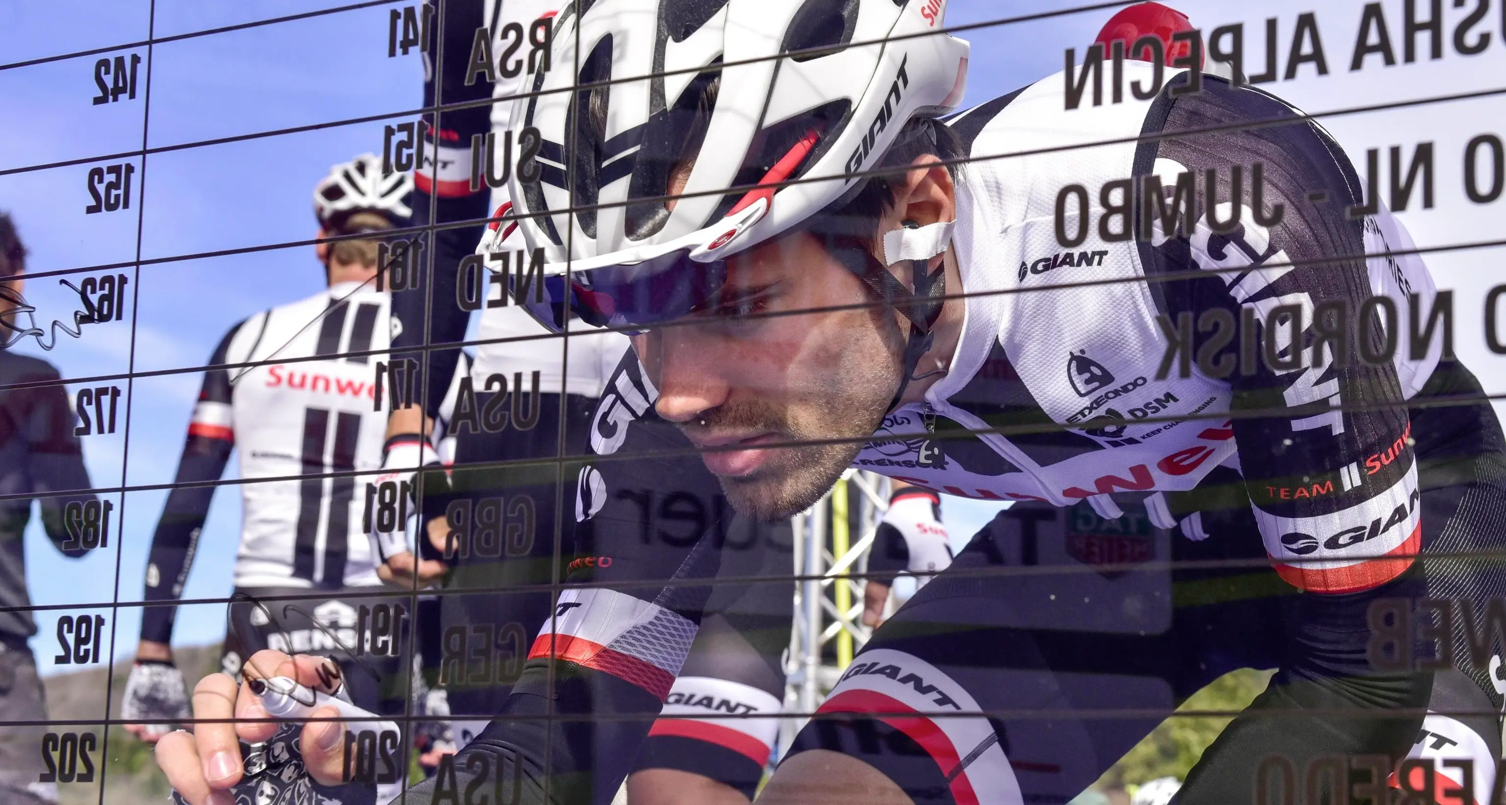 Giro d'Italia, Dumoulin è la prima maglia rosa