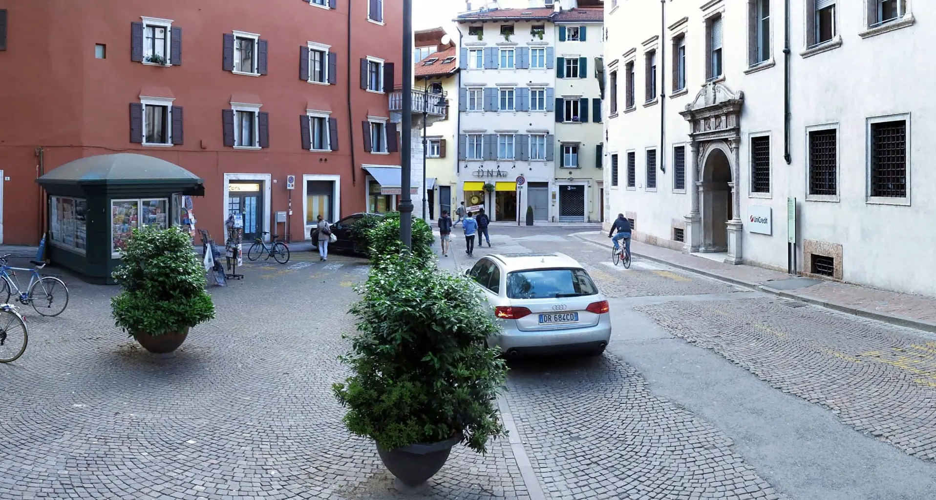 Derubato in centro storico Addio portafoglio e telefono