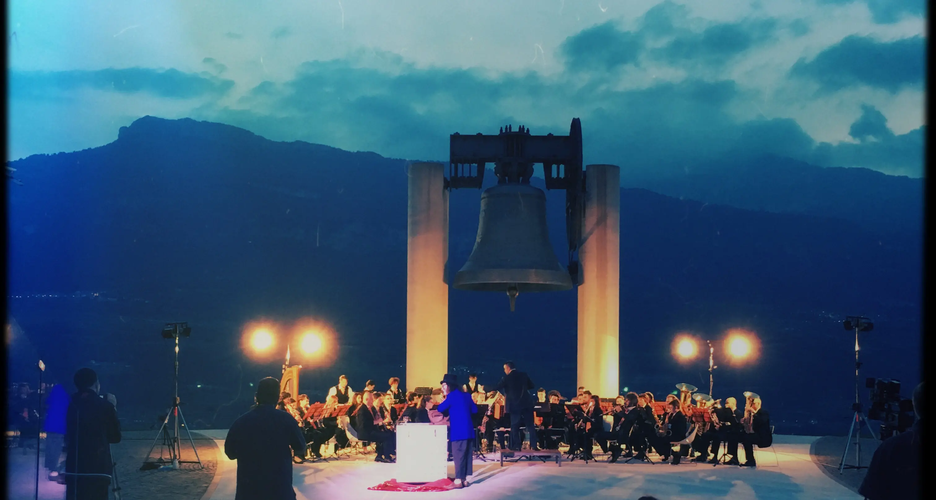 Adunata, l'inaugurazione alla Campana dei Caduti