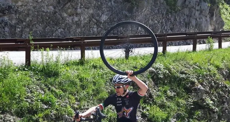 Magico Tempe, con un ruota in mano sul Morello