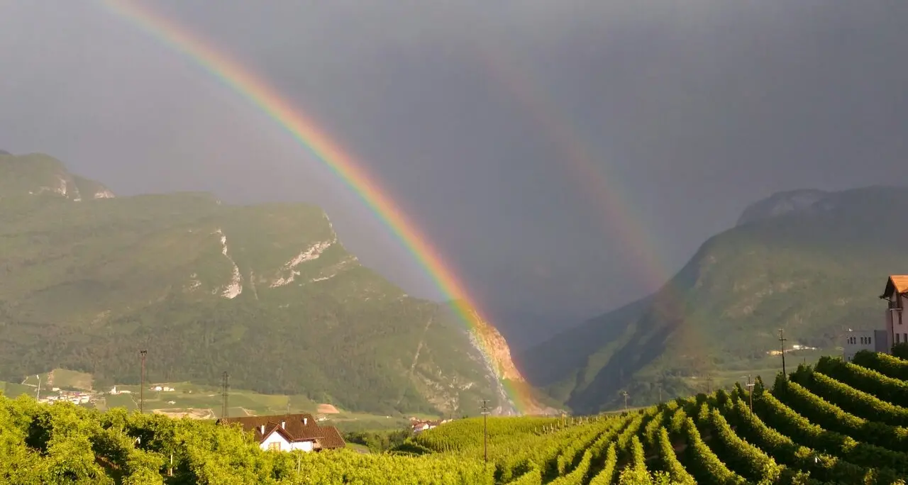 Arcobaleno tra le mele Colori a Campodenno