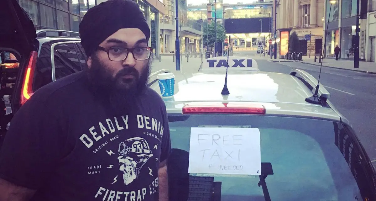 Case aperte e taxi gratis La solidarietà a Manchester