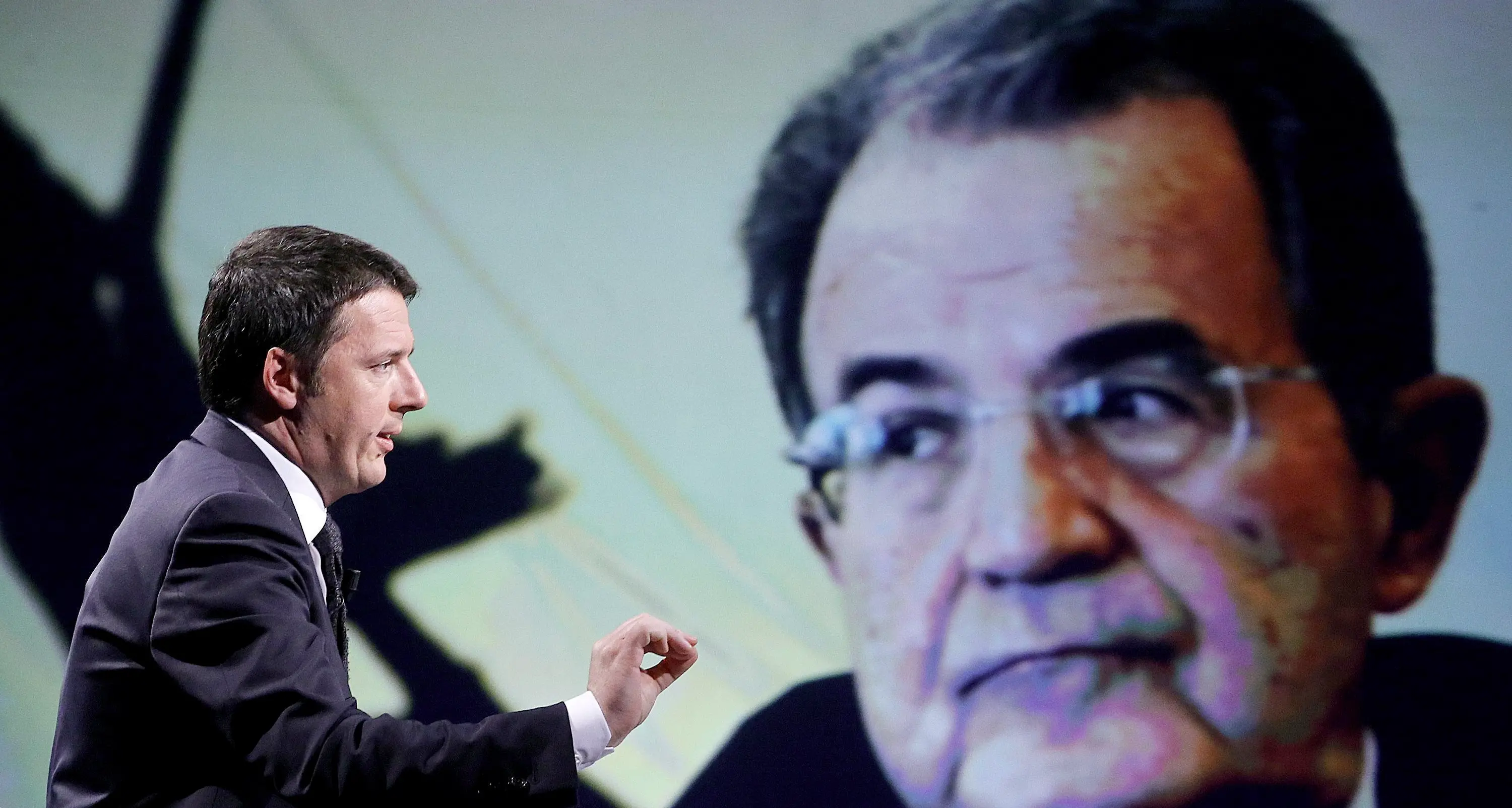 Renzi, nessun mea culpa ma critiche a Prodi che replica: se vuole mi sposto