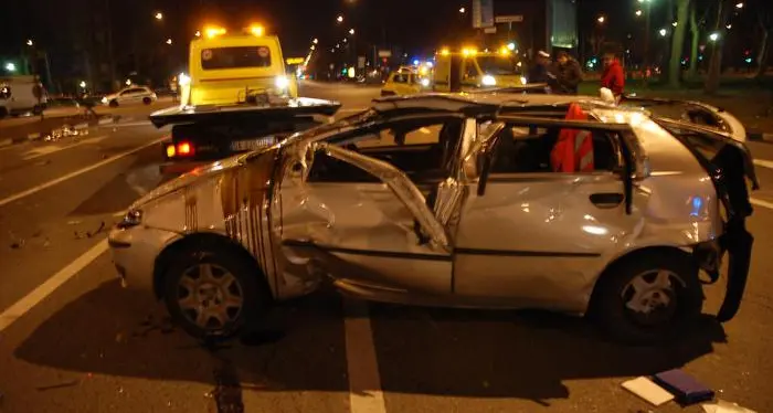 Gara e sorpassi tra auto Provocano un morto