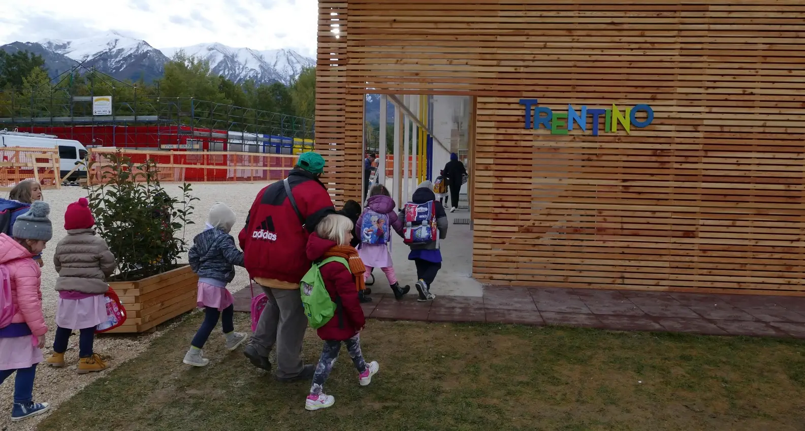 Amatrice, la scuola finanziata dal Cavallino fa sloggiare quella costruita dal Trentino