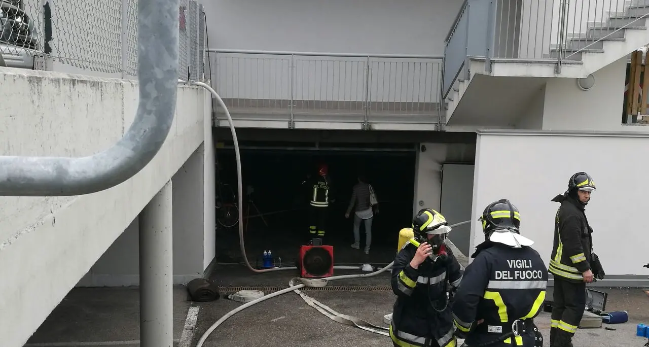Besenello, fiamme in garage I pompieri limitano i danni