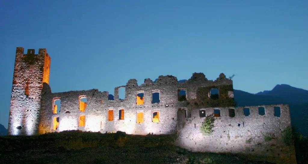 Castel Belfort, restauro avanti a piccoli passi