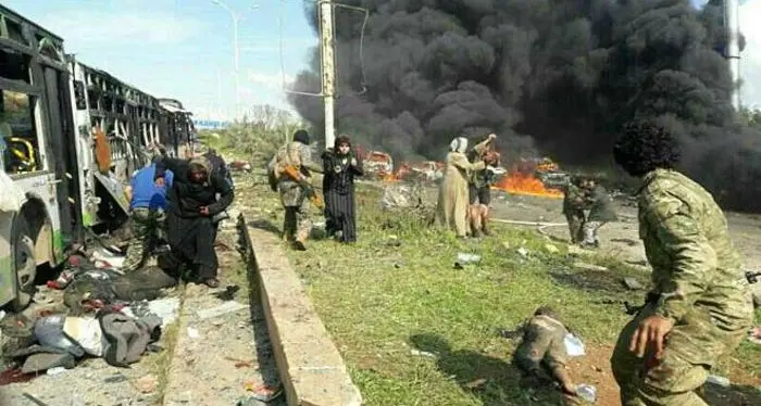 Siria, bombe vicino ai bus Uccisi decine di profughi
