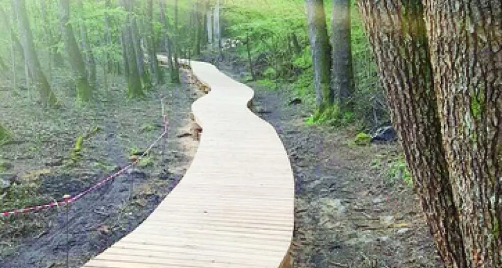 A spasso attorno al lago di Levico Completato l'anello con una passerella