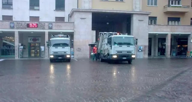 Raffica di furti in centro: colpiti Aquila Basket e due negozi