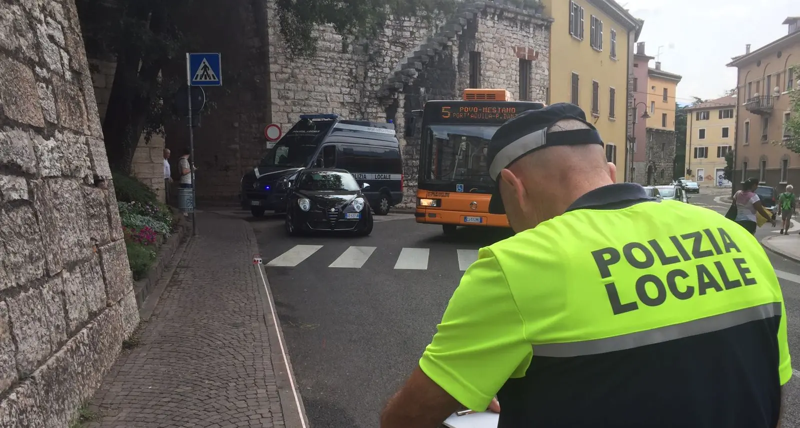 Investito sulle strisce in via dei Ventuno