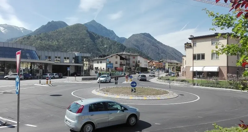 Borgo, rotatoria operativa alla stazione intermodale