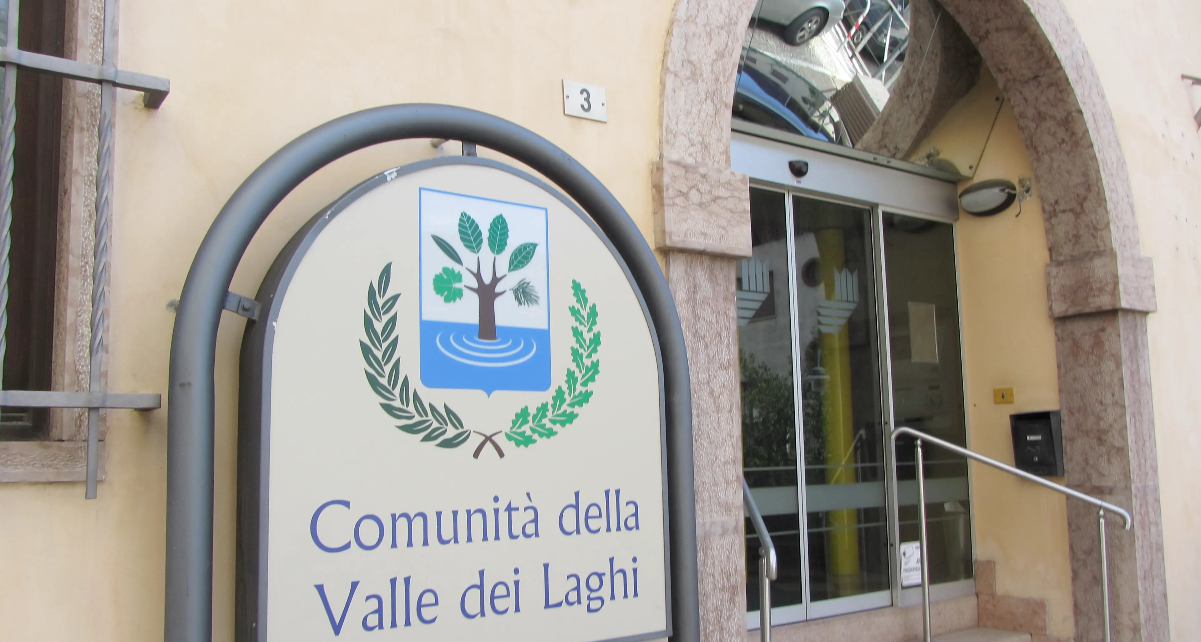 Vezzano, scuole elementari alle associazioni di volontariato