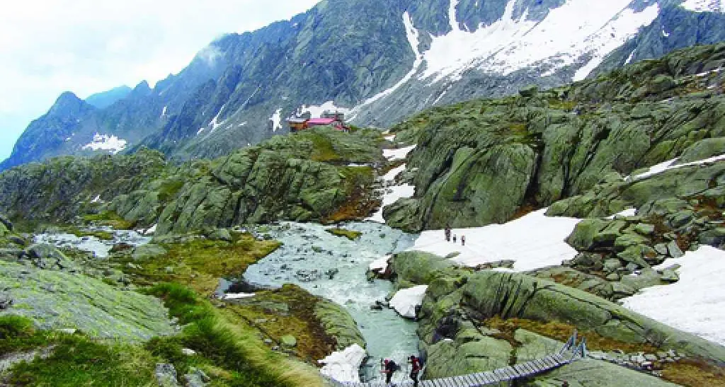 Rifugio Segantini sulla Presanella, tra internet e meteo