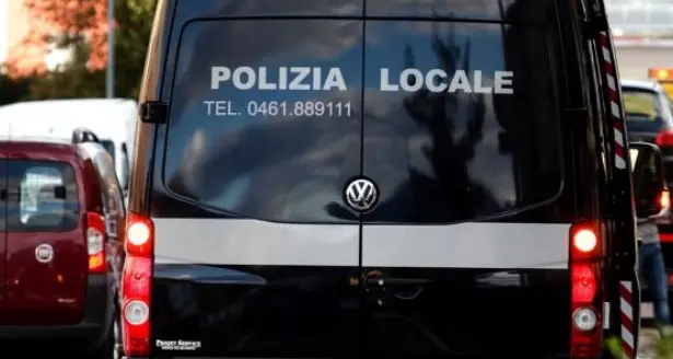Povo, scontro auto-autobus in via della Resistenza