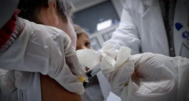 Boom di vaccini per meningite dopo 2 morti, nipotina e zio