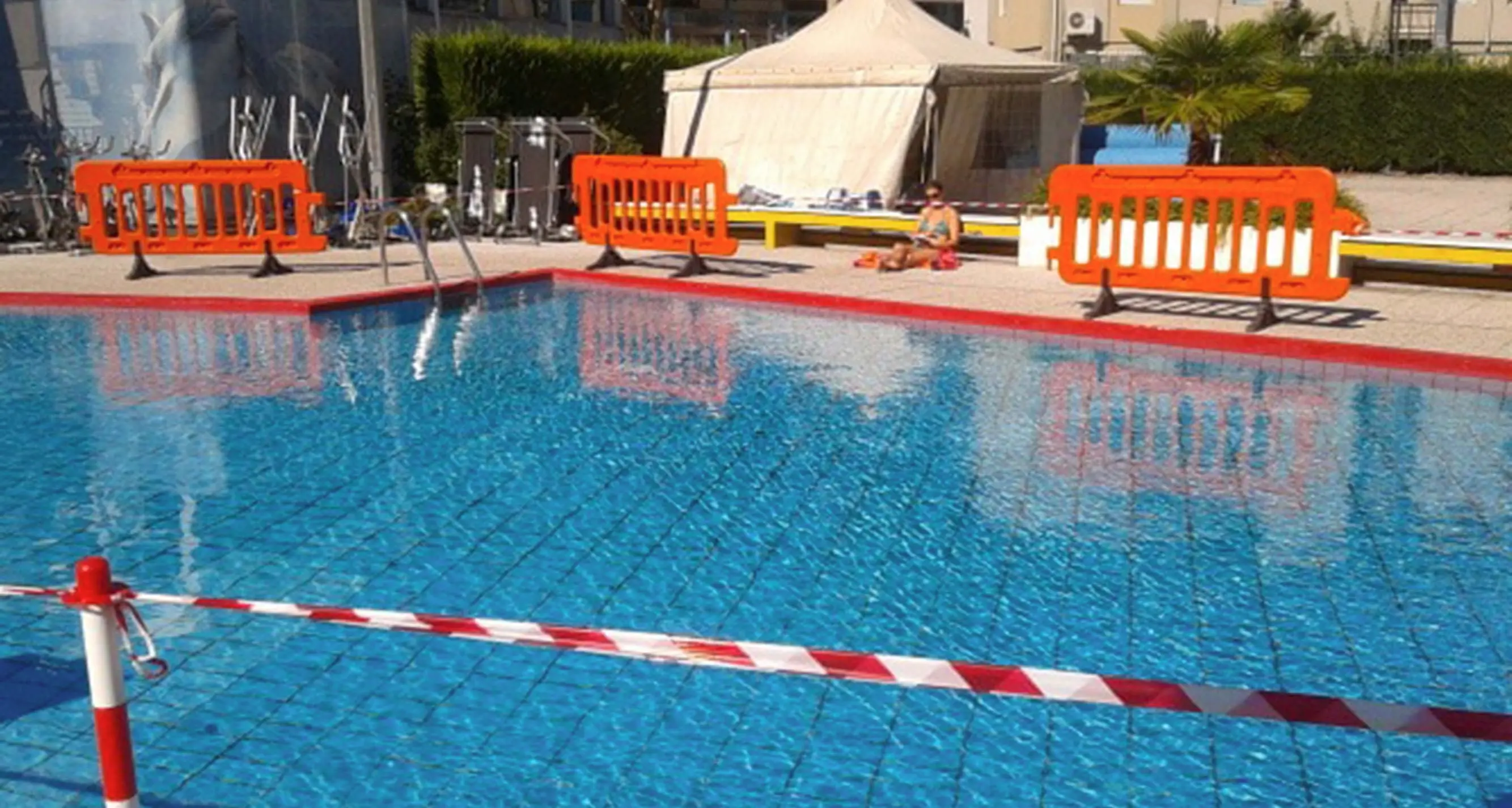 Escrementi in piscina Manazzon, doppia chiusura