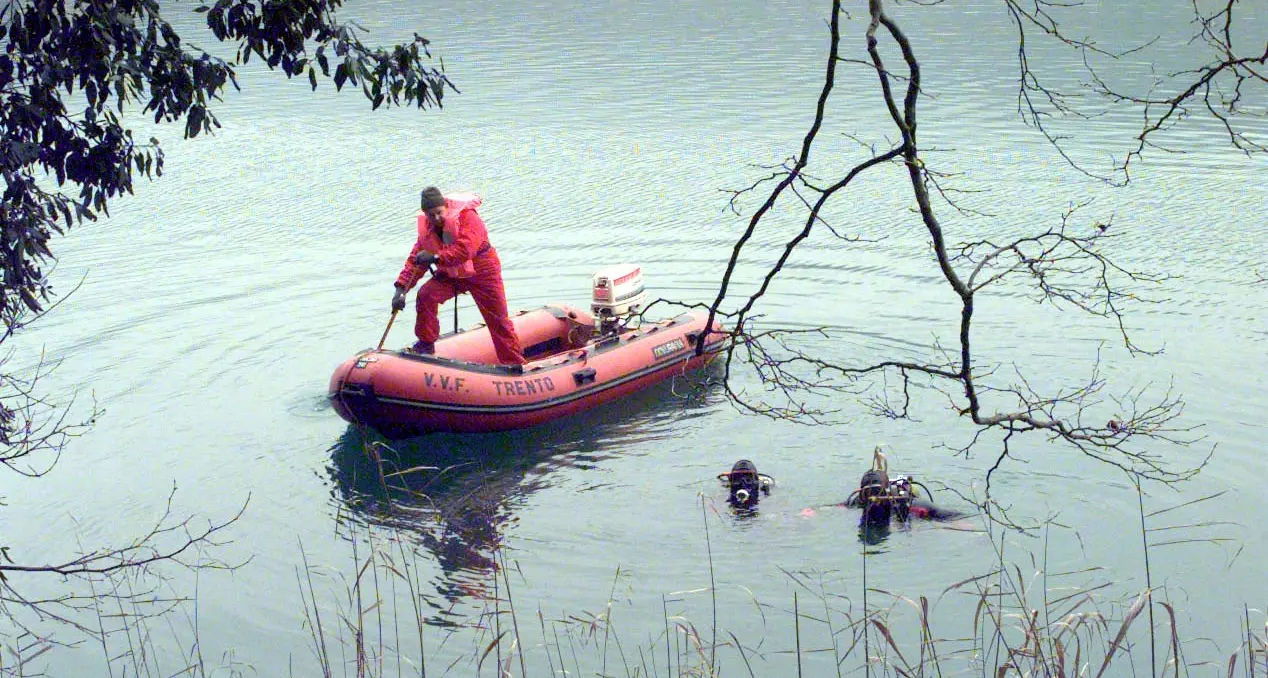 Ciclista recuperato morto nel lago di Idro