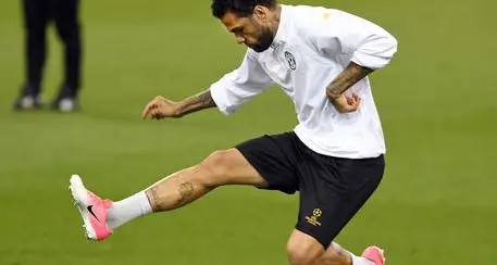 Il Psg ufficializza ingaggio Dani Alves