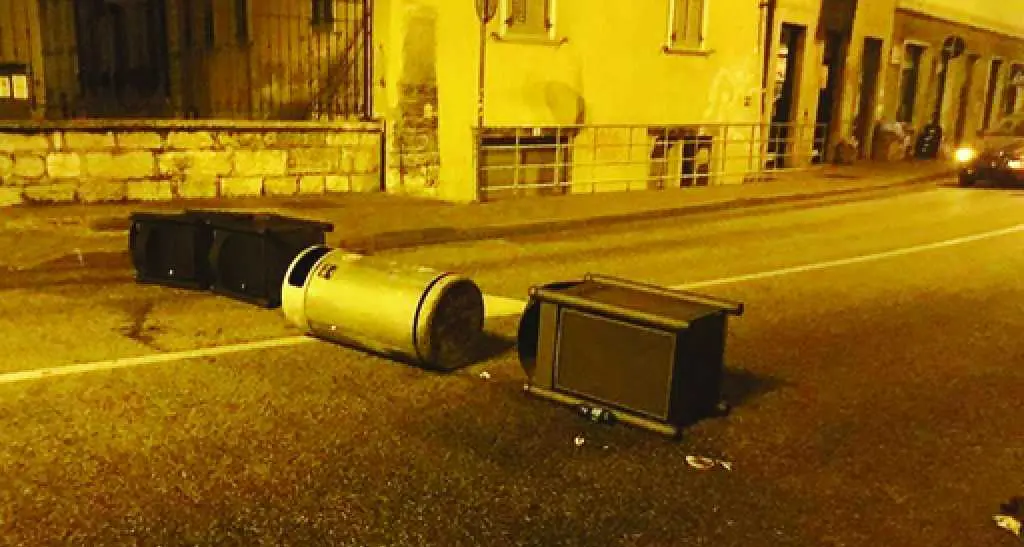 Trento, la notte di «guerriglia» in Santa Maria Maggiore Il comitato dei residenti: responsabilità di chi governa