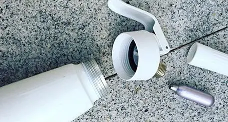 Famosa blogger muore per l'esplosione di una bomboletta spray