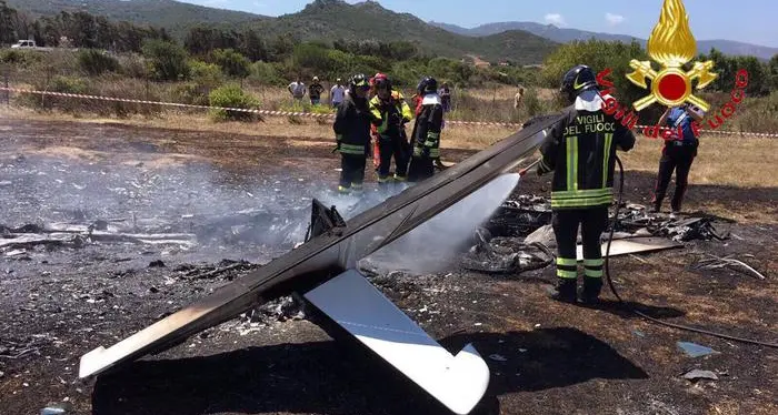 Cade ultraleggero in Gallura: due morti