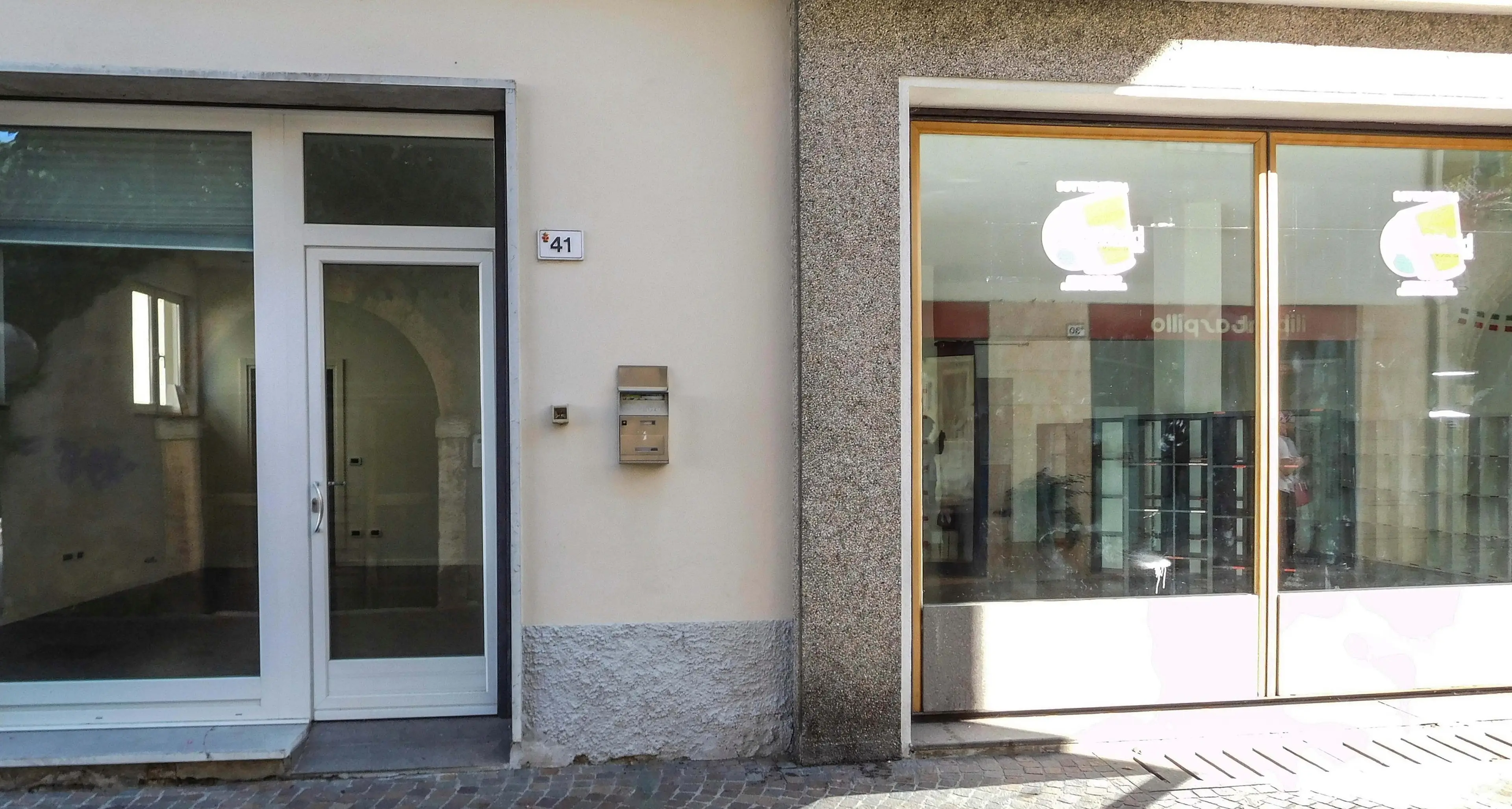 Commercio in centro Scompaiono i negozi
