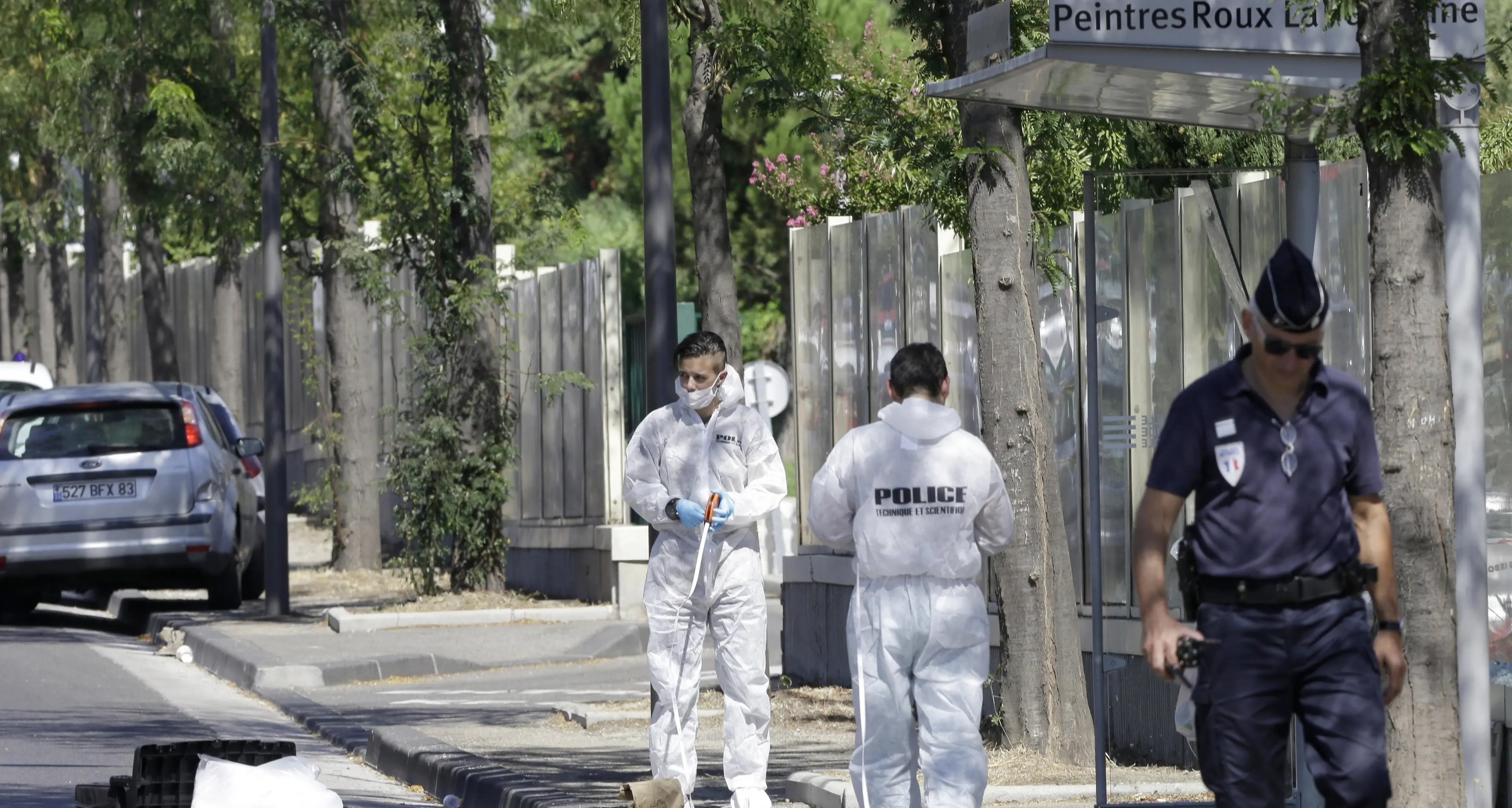 Marsiglia, furgone contro fermata del bus: un morto