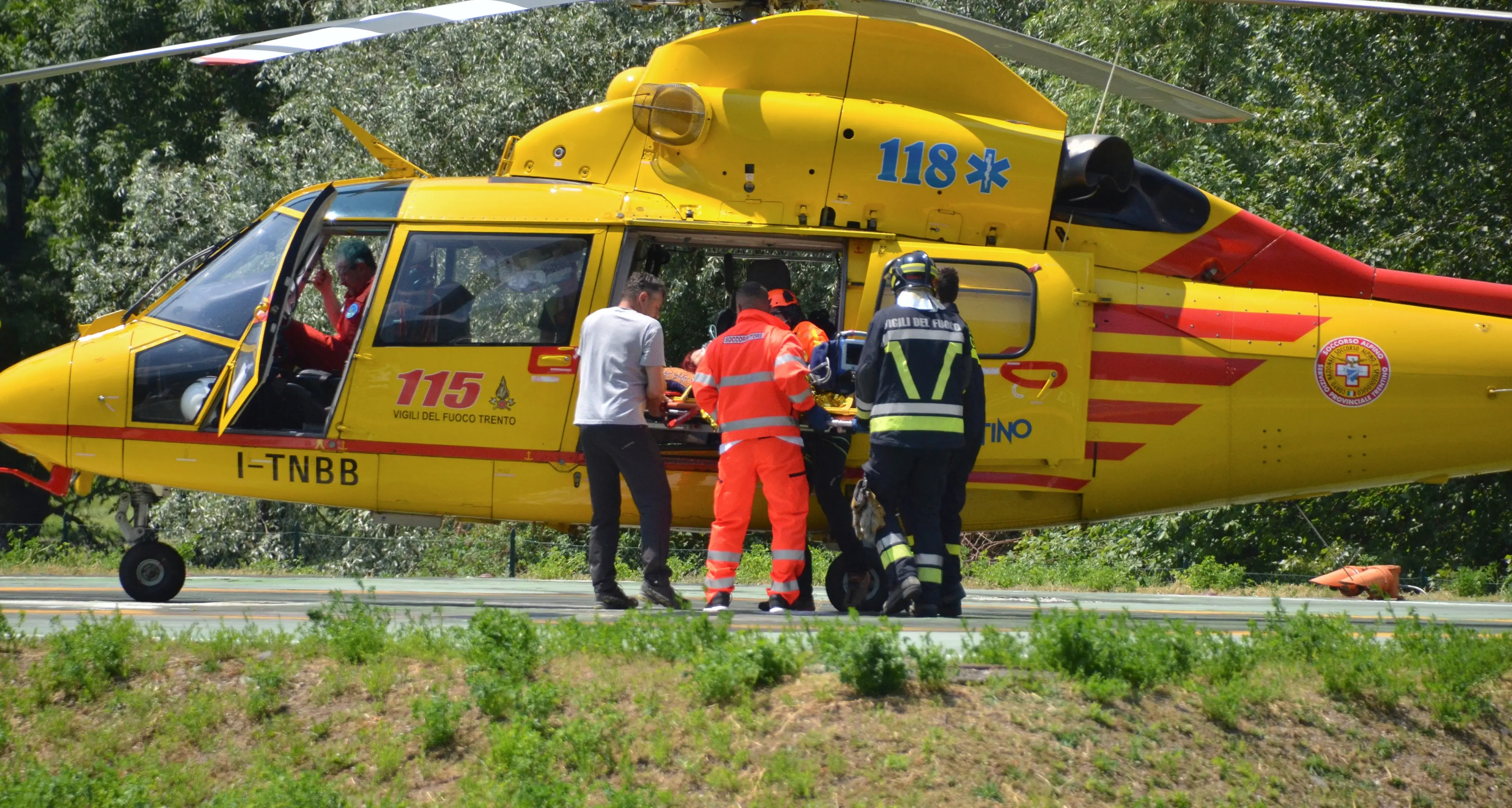 Infortunio sul lavoro, elicottero in val d'Ambiez