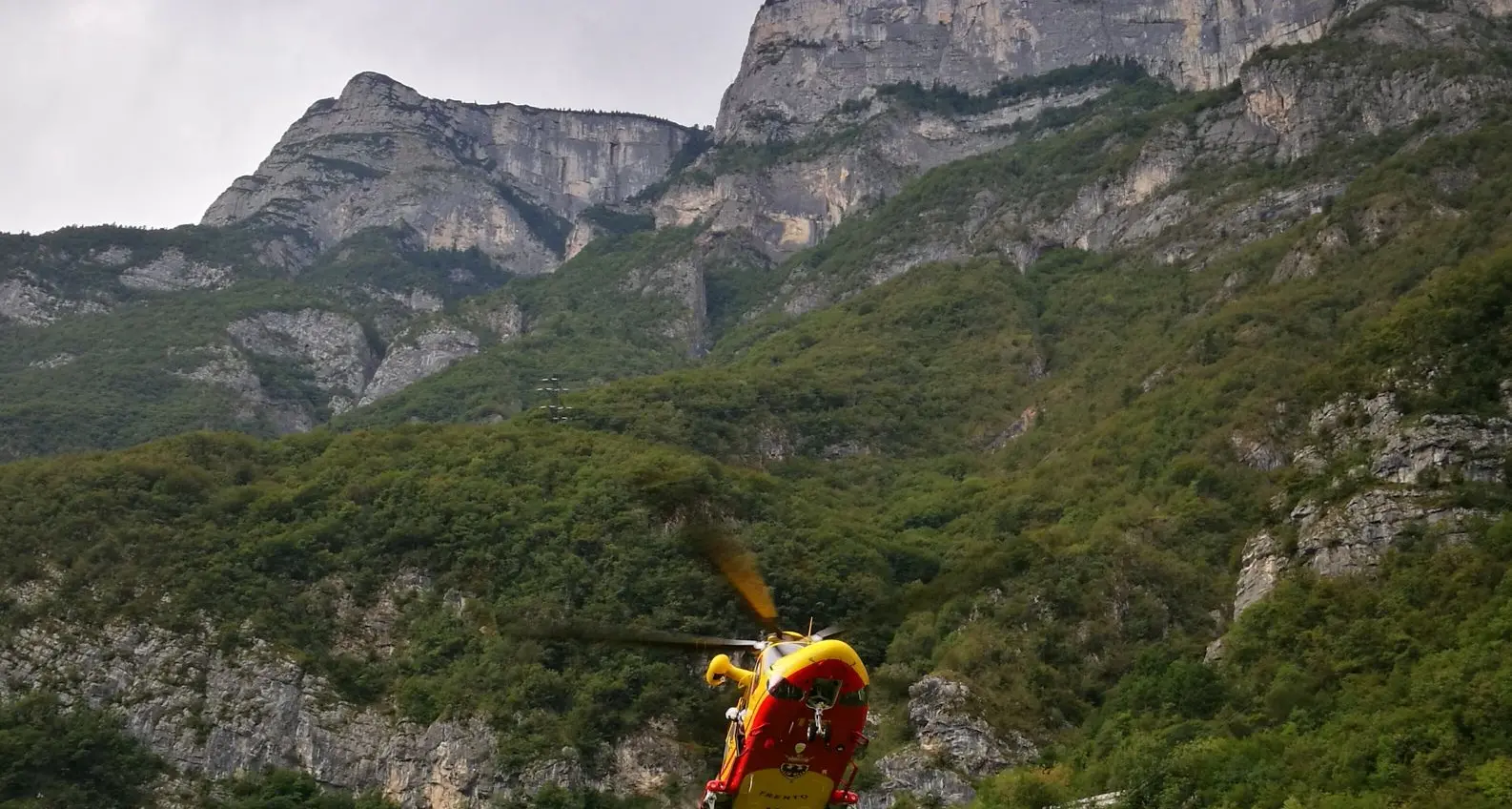 Precipita mentre va a caccia in montagna Addio a Fausto Masè, 72 anni, presidente della Famiglia Cooperativa di Strembo